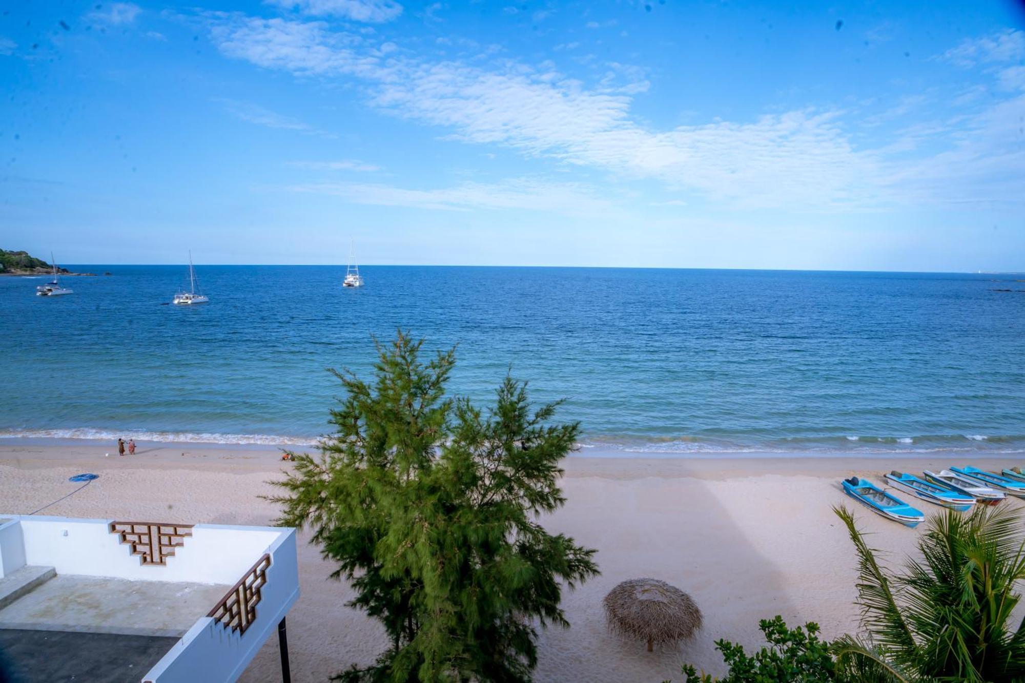 Trinco Beach By Dsk Trincomalee Buitenkant foto